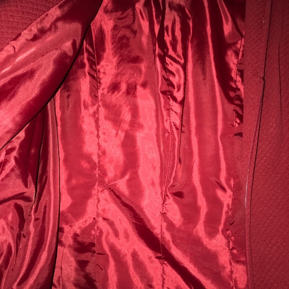 Red jacket - Picture 5 of 6